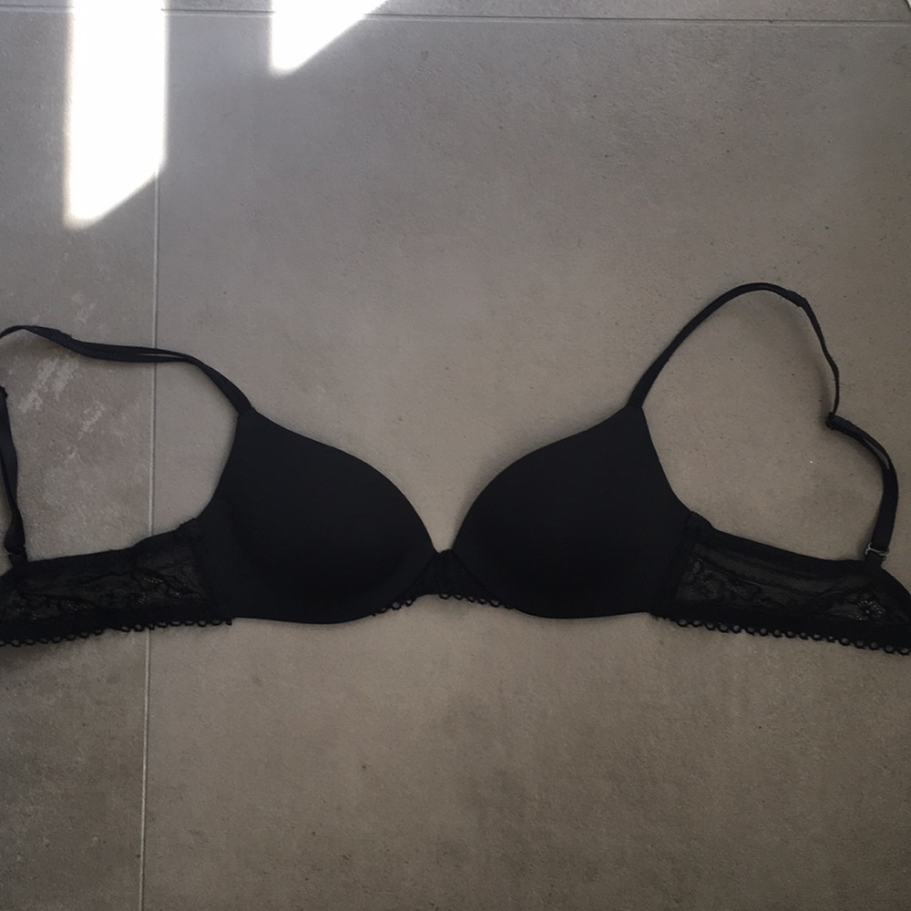 Black push up bra